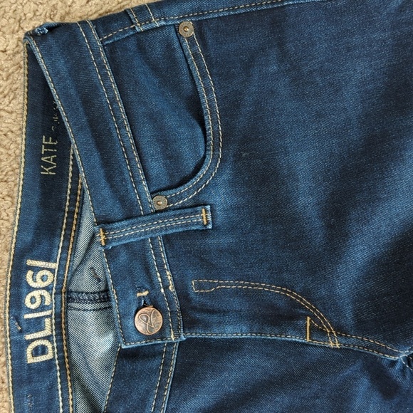 DL1961 4 Way Stretch 360 Comfort Kate Slim Straight Dark Wash Jeans EUC Size 27 - Picture 5 of 16